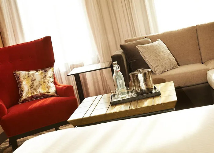 Metropolitan At The 9, Autograph Collection
