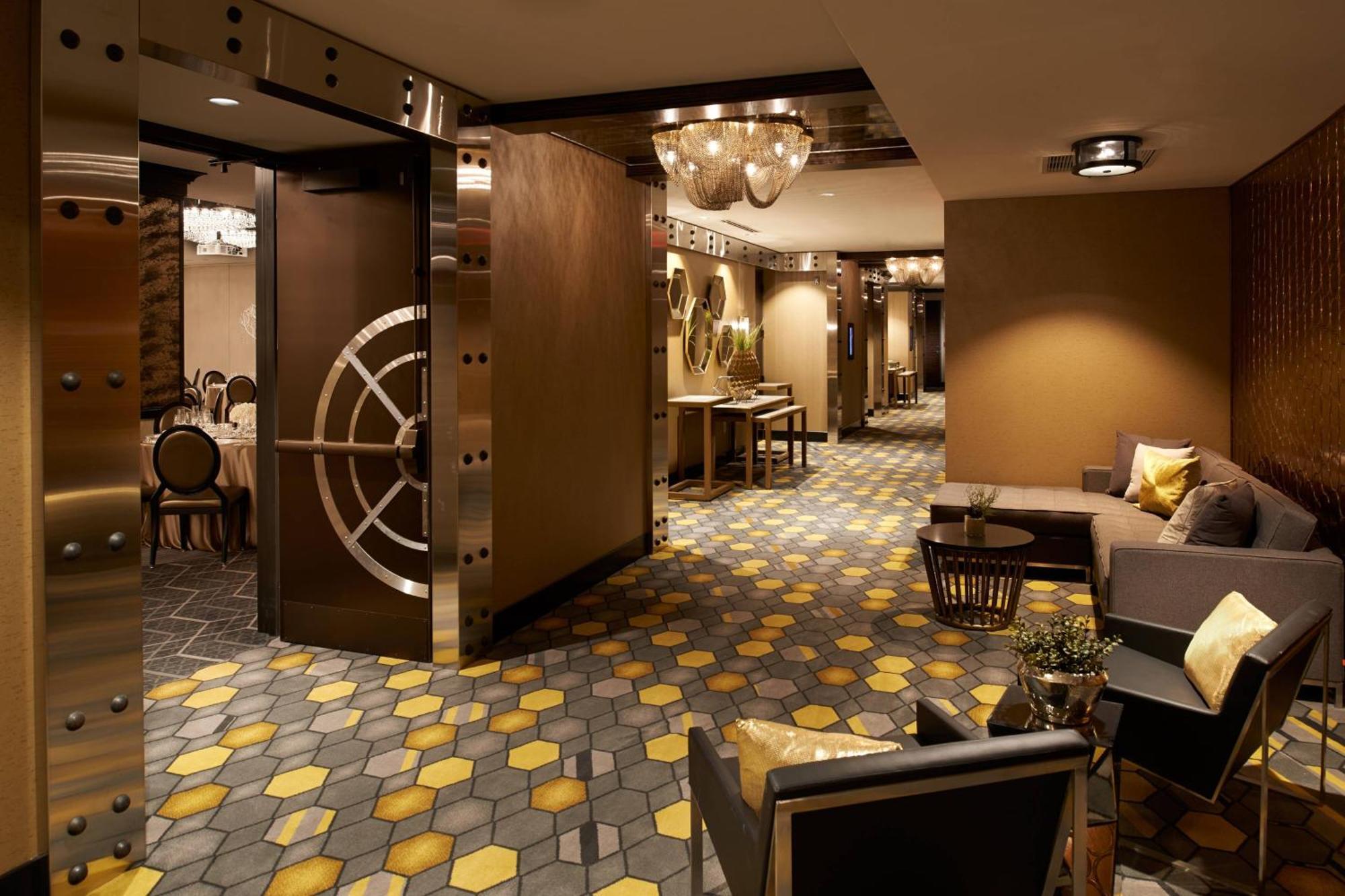 Metropolitan At The 9, Autograph Collection